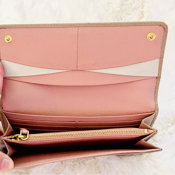 Prada Wallet - Picture 3 of 10